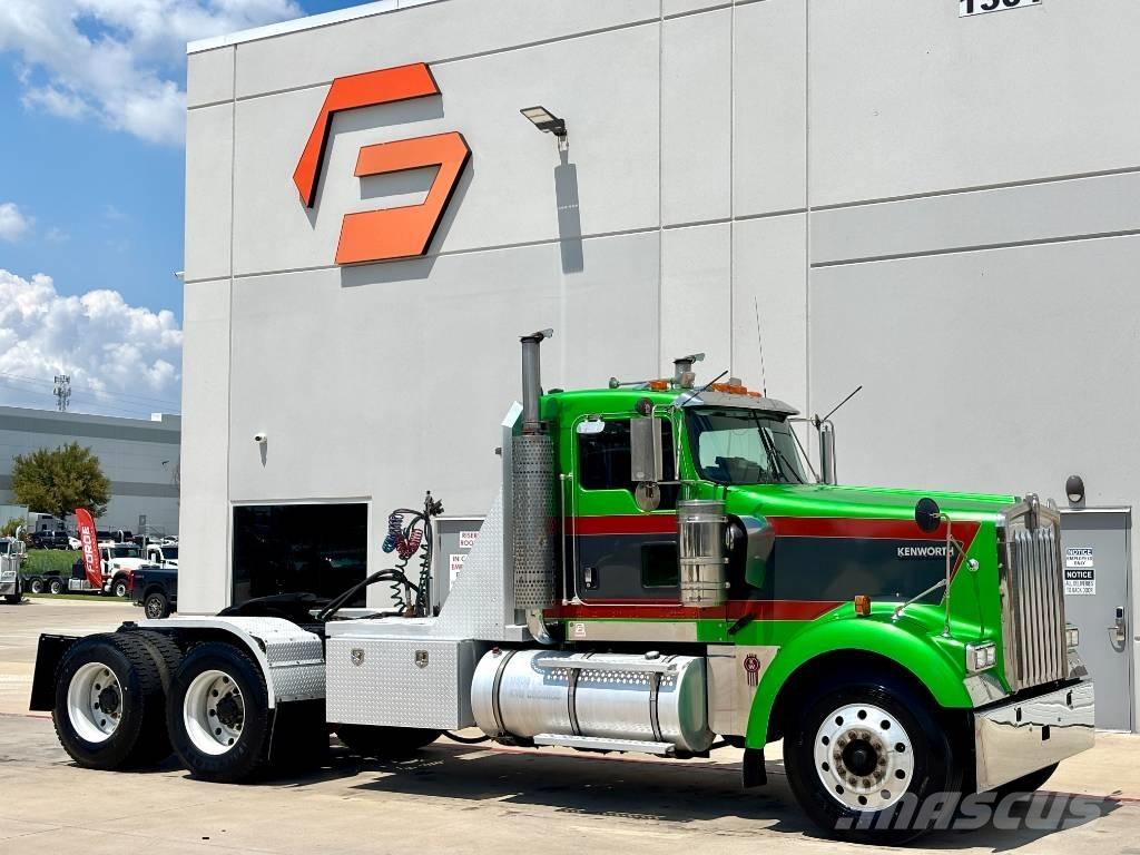 Kenworth W 900 Conventional Trucks / Tractor Trucks