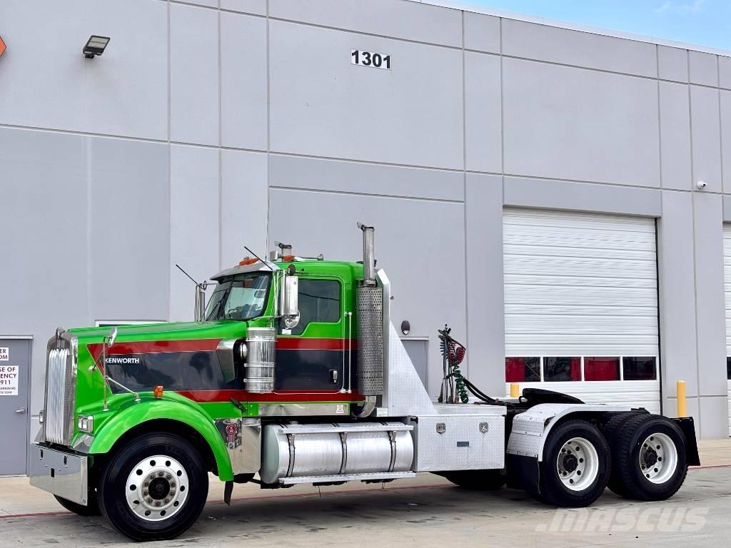Kenworth W 900 Conventional Trucks / Tractor Trucks