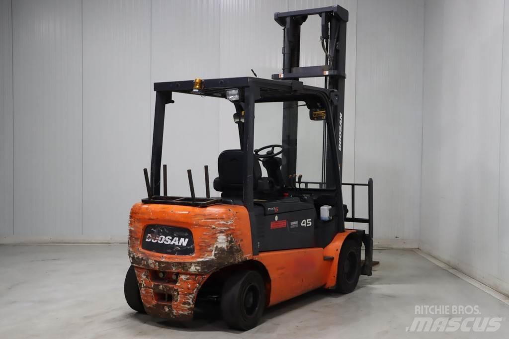 Doosan B45X-5 Electric Forklifts