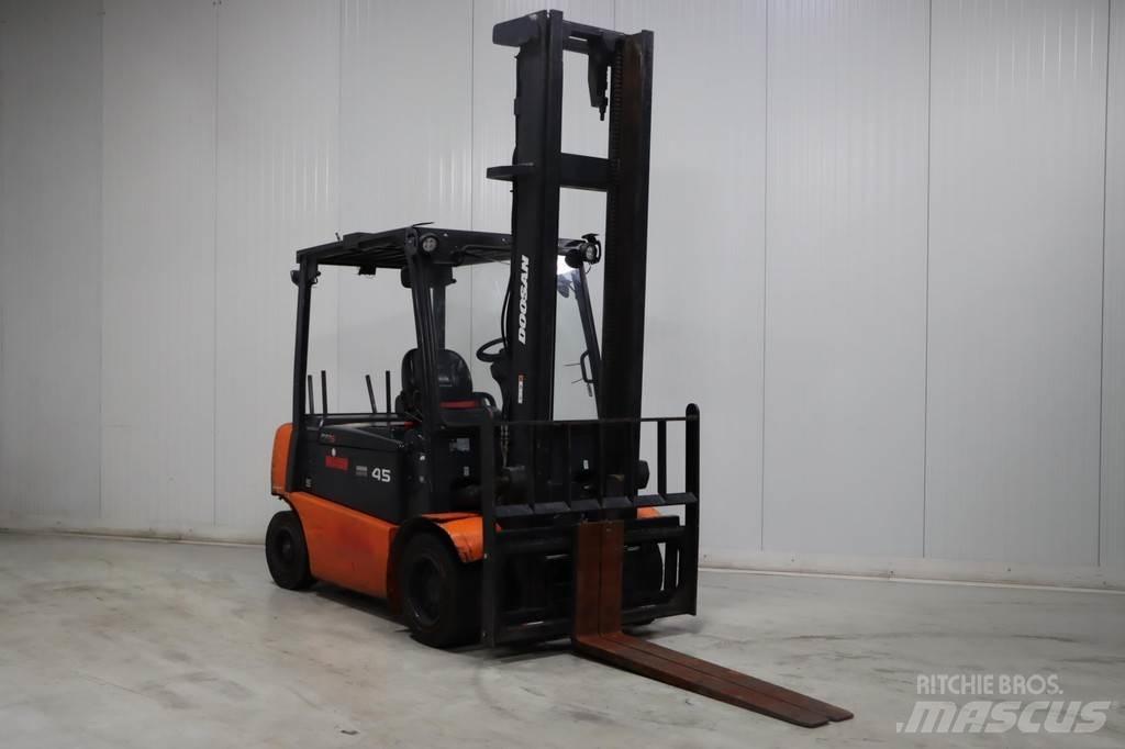 Doosan B45X-5 Electric Forklifts