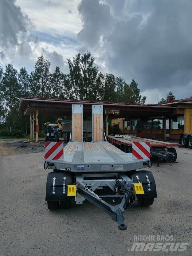 Möslein TA4 Lowboy trailer