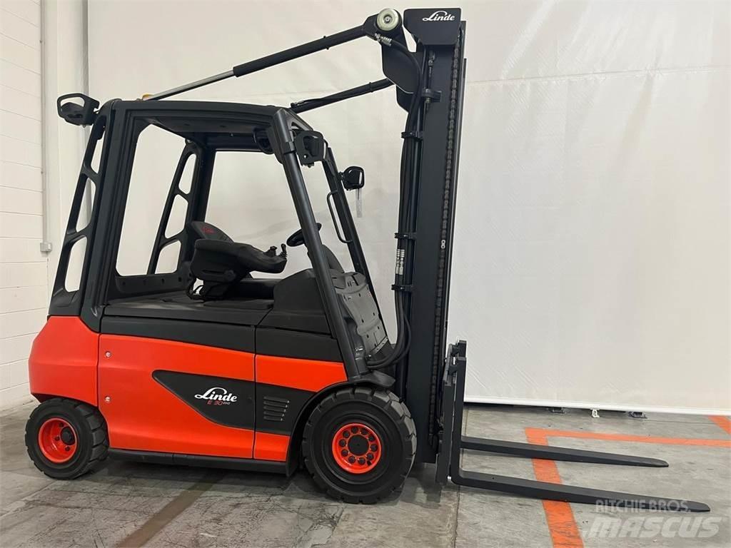 Linde E30-01 Electric Forklifts