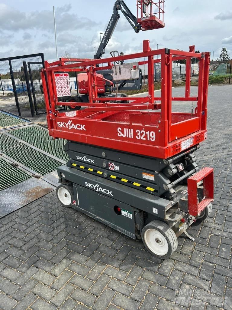 SkyJack SJ 3219 Scissor Lifts