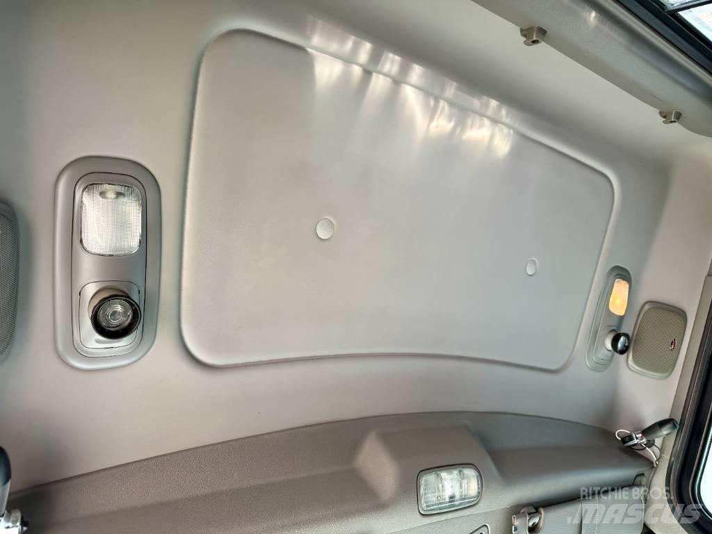Peterbilt 388 Conventional Trucks / Tractor Trucks
