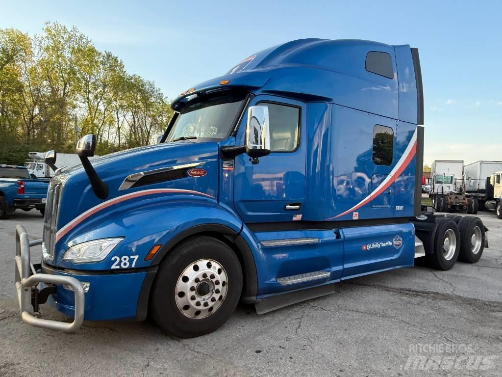Peterbilt 579 Conventional Trucks / Tractor Trucks