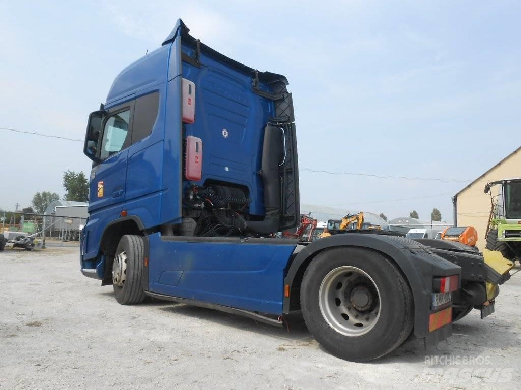 Ford F-Max Conventional Trucks / Tractor Trucks
