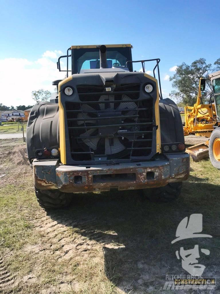 Komatsu WA380 Wheel Loaders