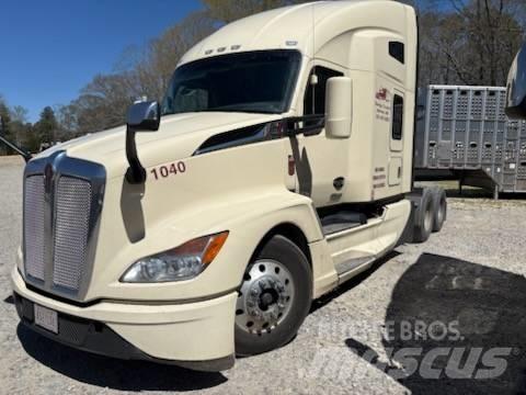 Kenworth T 680 Conventional Trucks / Tractor Trucks