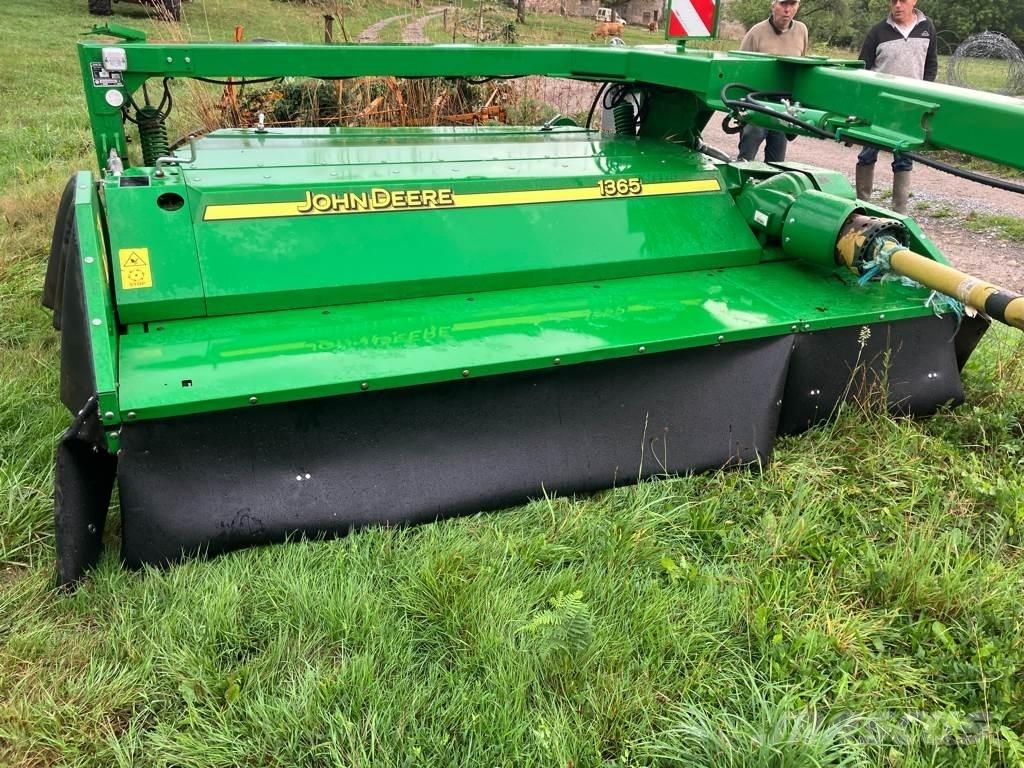 John Deere 1365 Mounted and trailed mowers