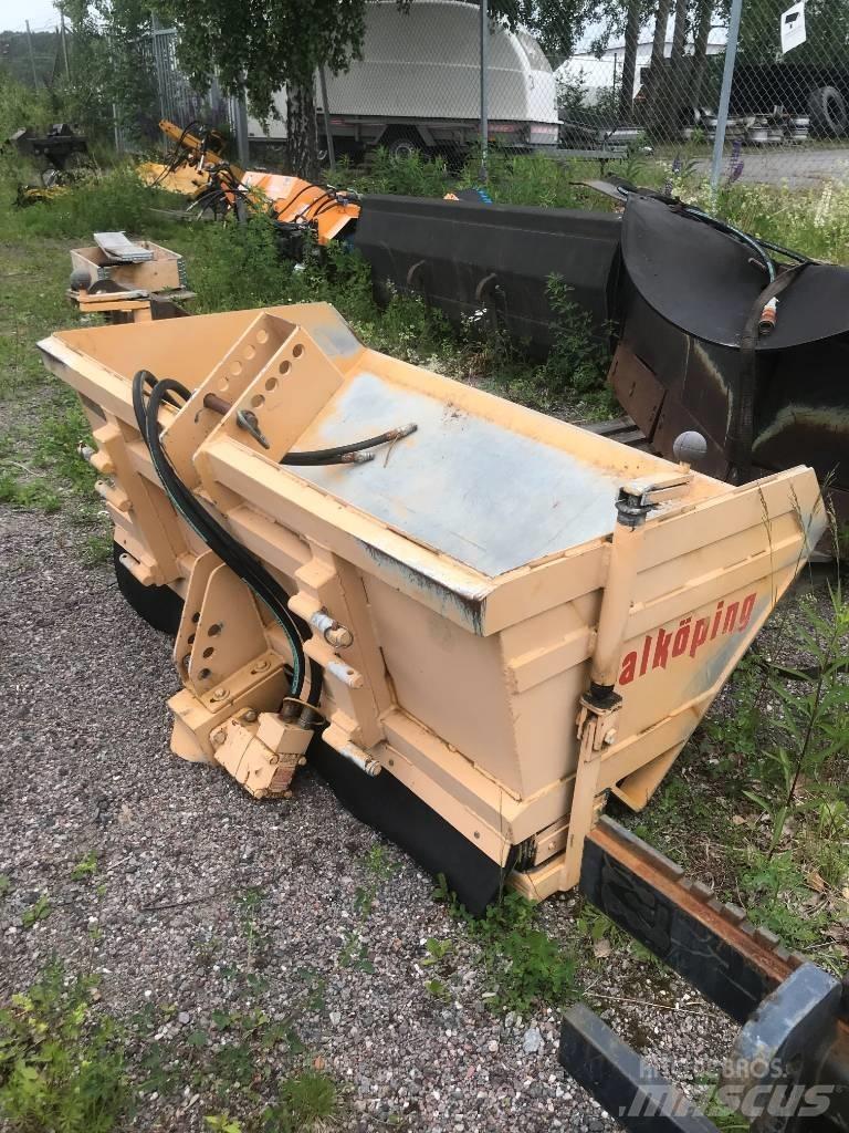 Broadway S5 Sand And Salt Spreaders