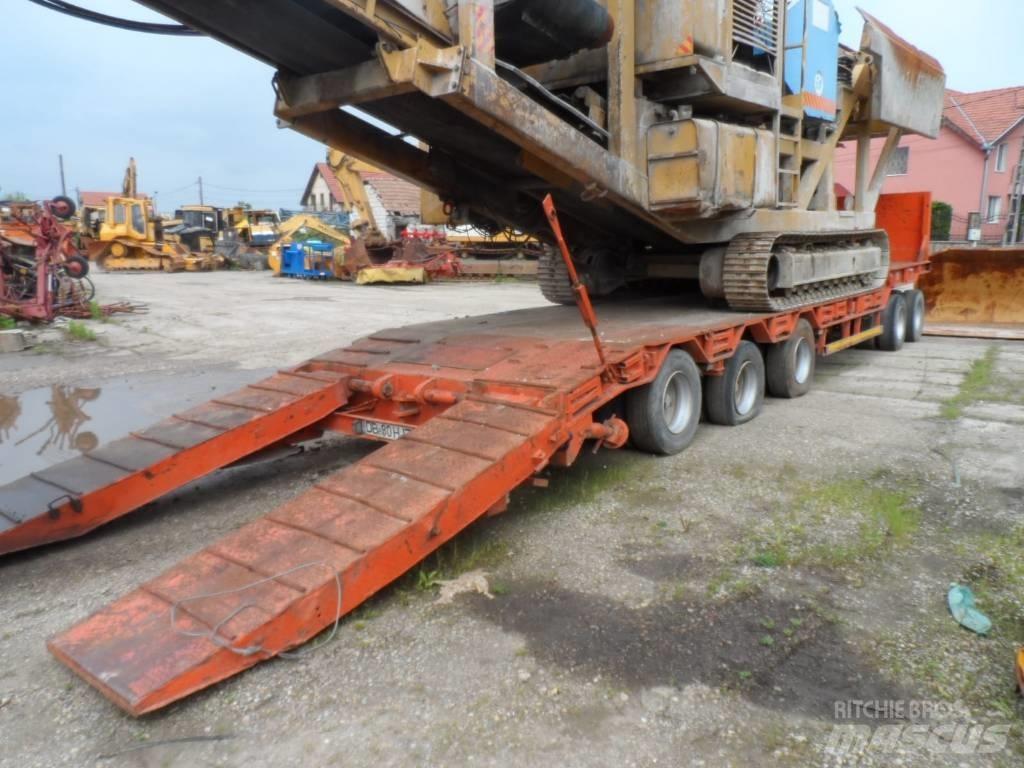 UMM RJ 40 Lowboy Trailers