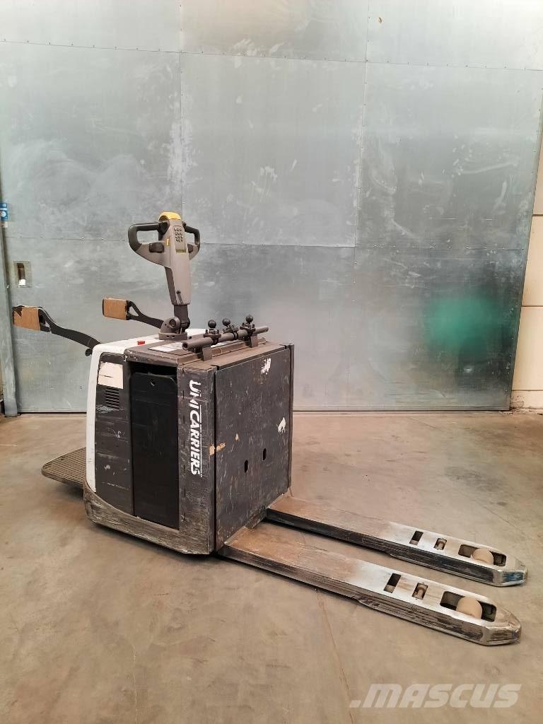 UniCarriers 200PMR Low lifter with platform