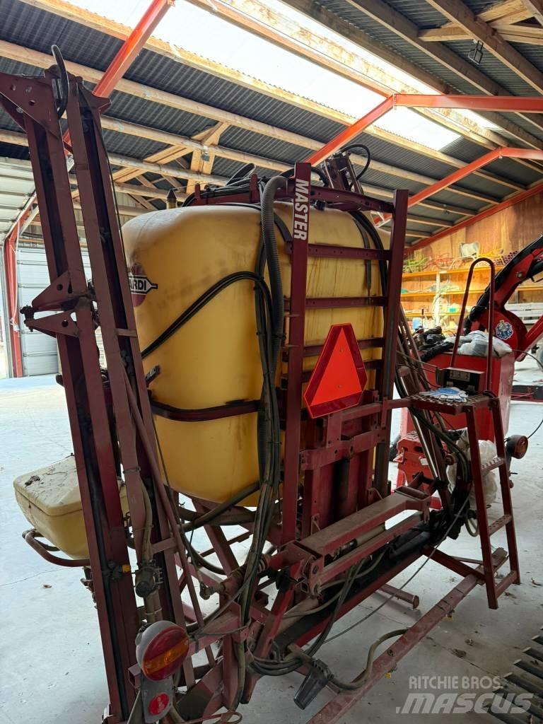 Hardi Master Mounted sprayers