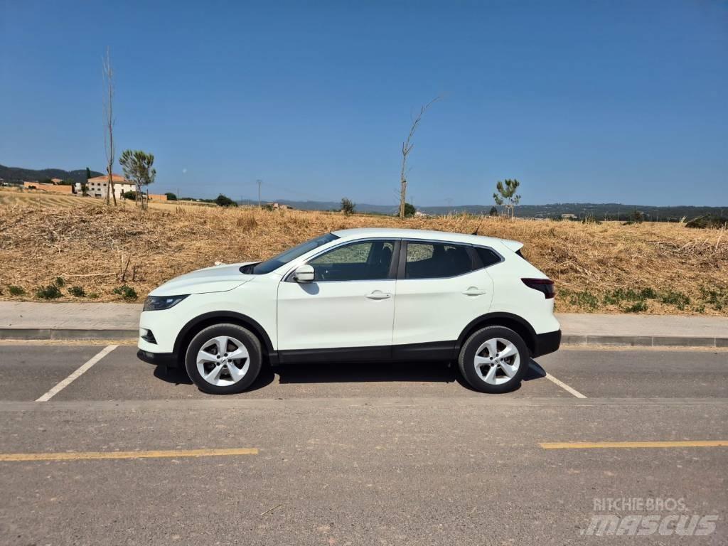 Nissan Qashqai Automobiles / SUVS