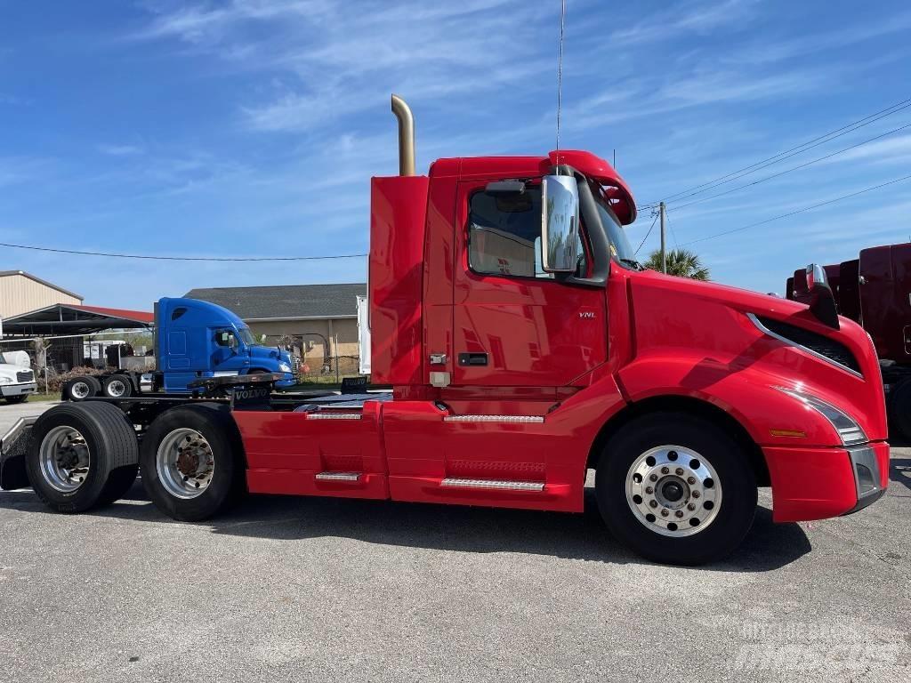 Volvo VNL64T300 Conventional Trucks / Tractor Trucks