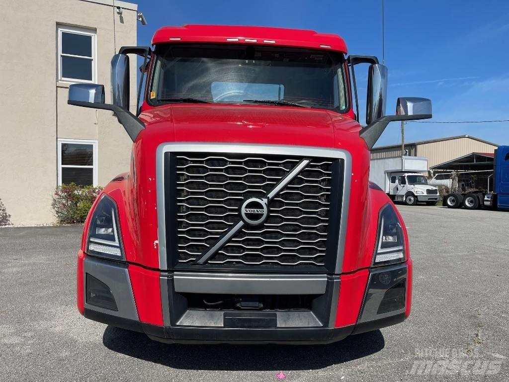 Volvo VNL64T300 Conventional Trucks / Tractor Trucks
