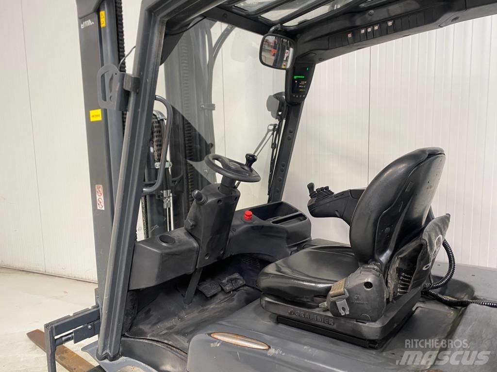 Linde E30L-01 Electric Forklifts