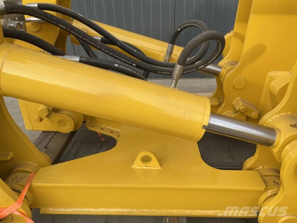 Komatsu D85 Rippers