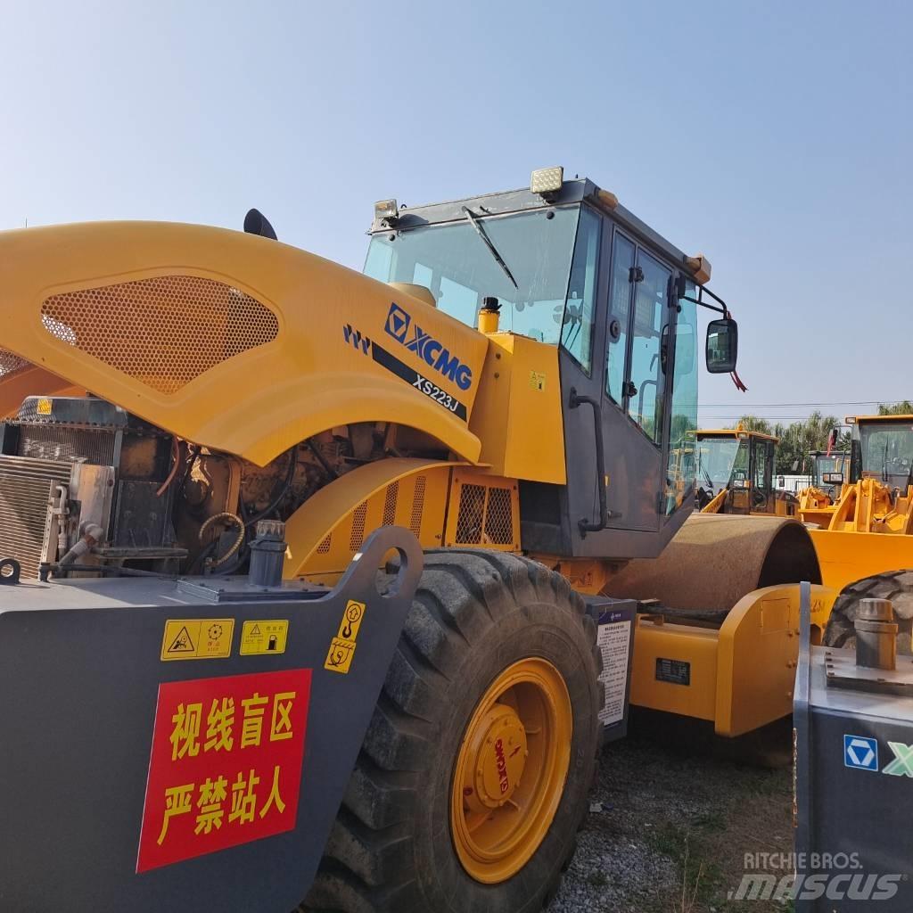 XCMG XS 223 J Single drum rollers