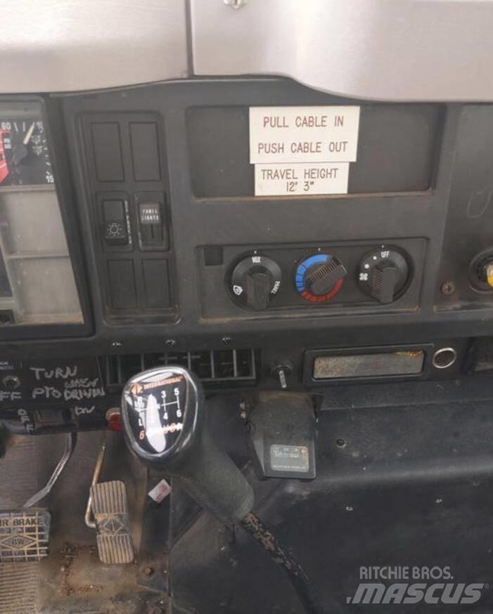 International 4700 Work Trucks / Municipal
