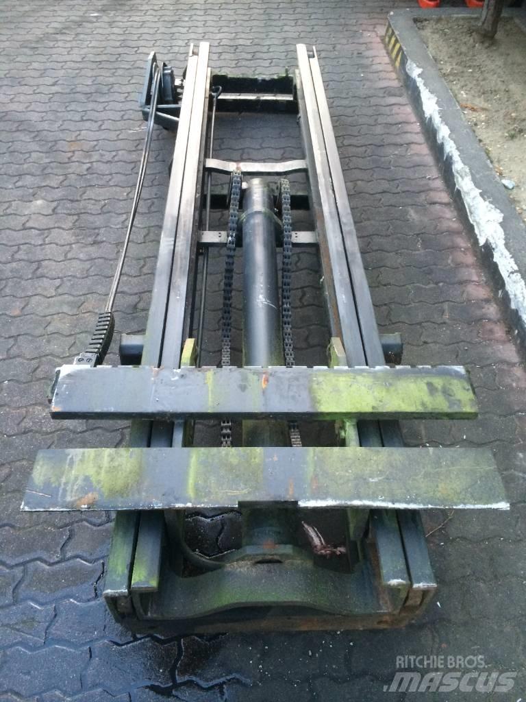 Toyota 6FD25 M-0240 Masts and booms