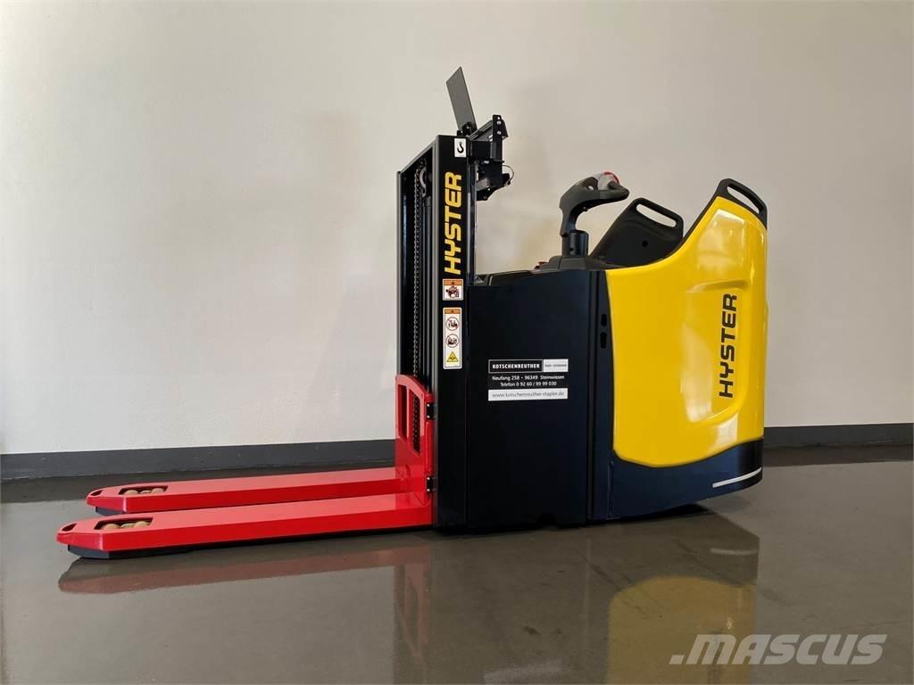 Hyster S2.0SD Self Propelled Stackers