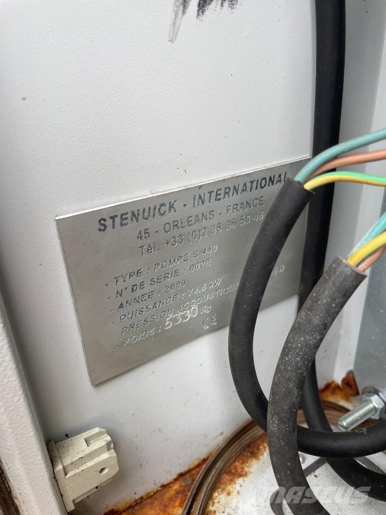 Stenuick S440 Digger Derricks trucks