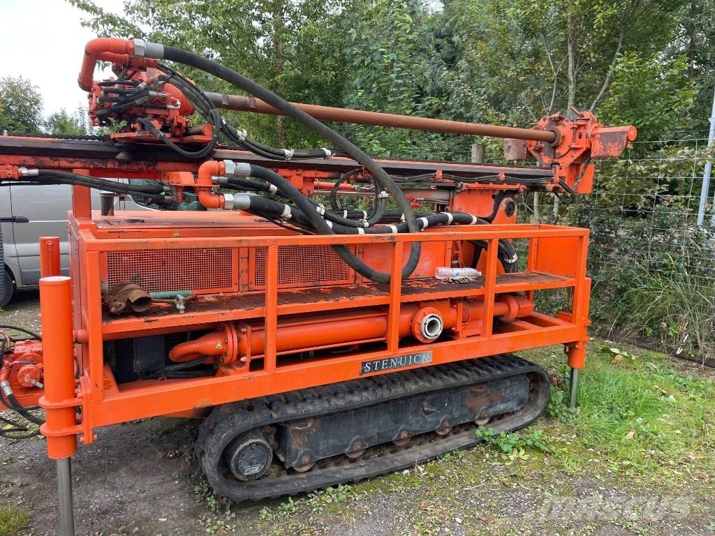 Stenuick S440 Digger Derricks trucks