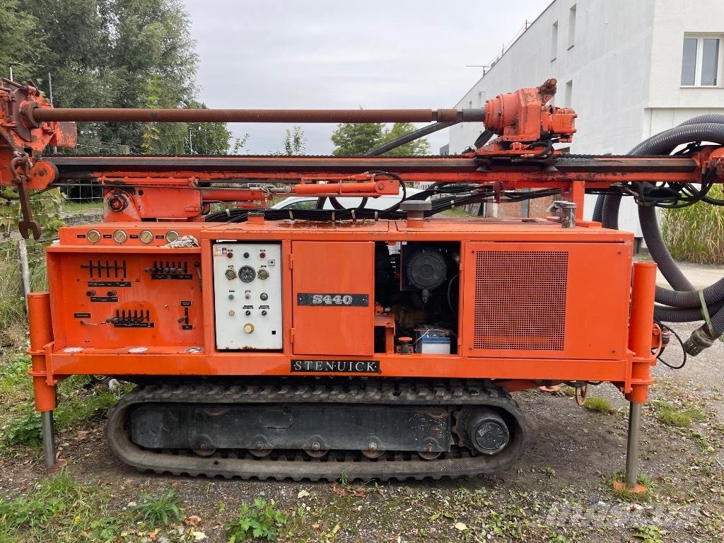 Stenuick S440 Digger Derricks trucks