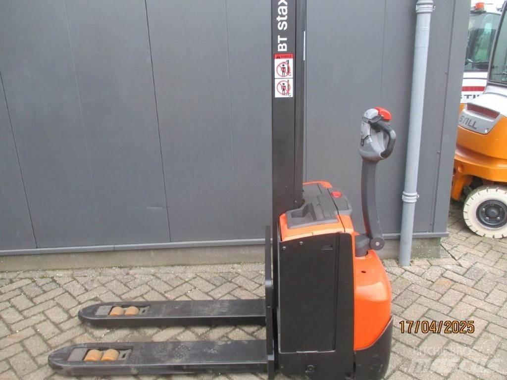 BT SWE 080L Pedestrian stacker