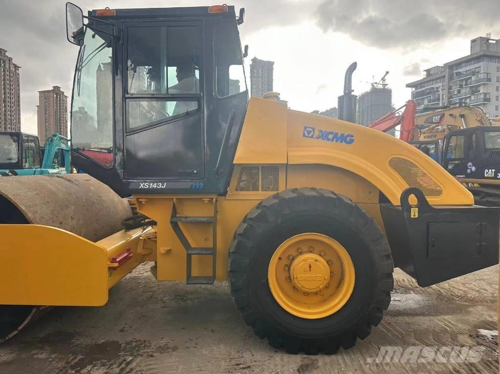 XCMG XS 143 J Single drum rollers