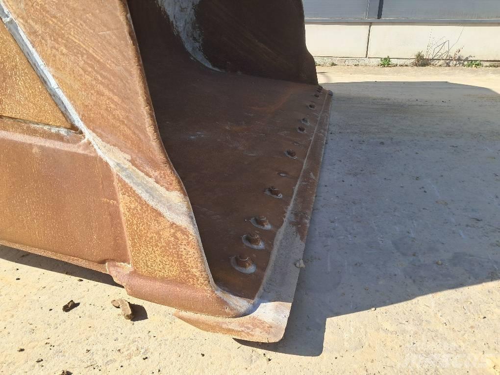 Komatsu WA475-10E0 Wheel Loaders