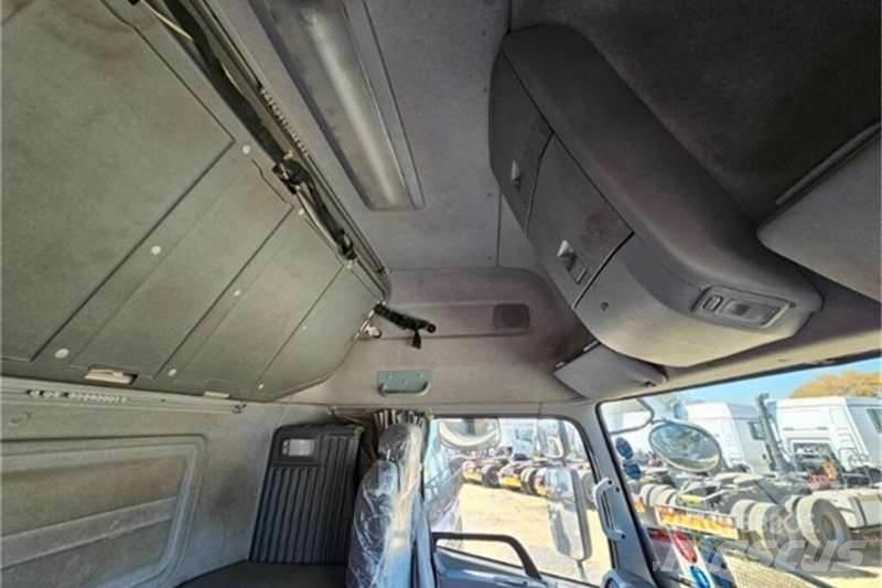 UD TRUCKS QUON Other Trucks