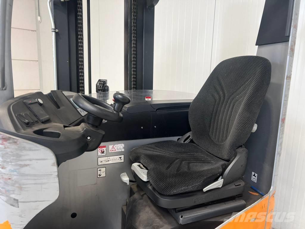 Still FMX 14 Reach trucks