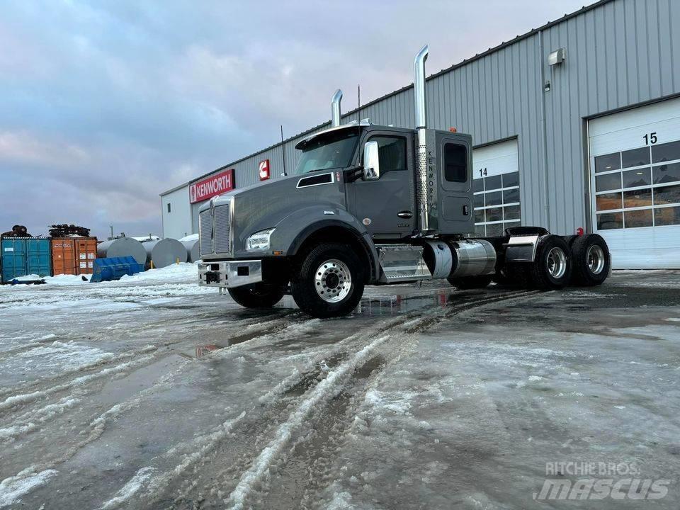 Kenworth T 880 Conventional Trucks / Tractor Trucks