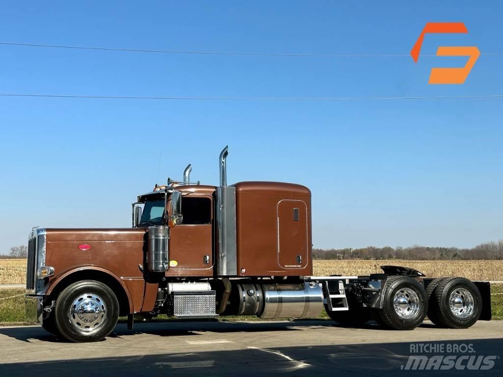 Peterbilt 389 Conventional Trucks / Tractor Trucks