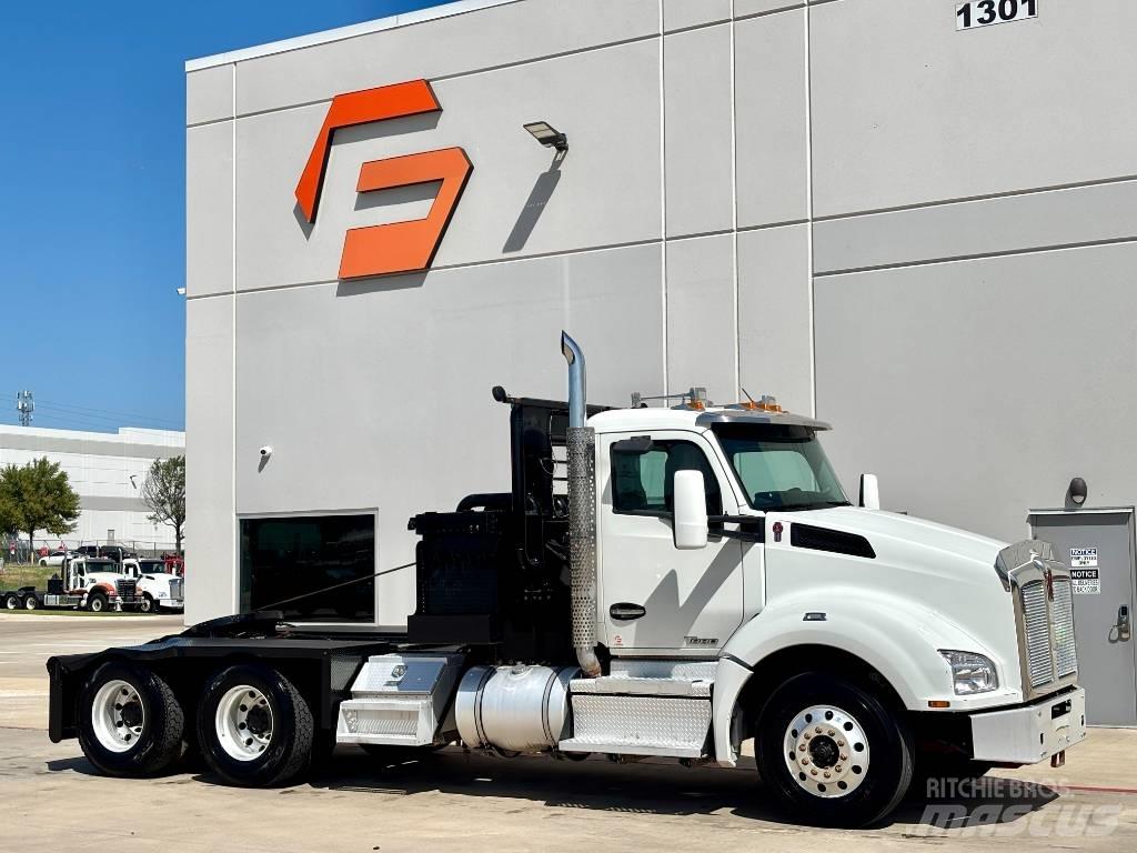 Kenworth T 880 Tow Trucks / Wreckers