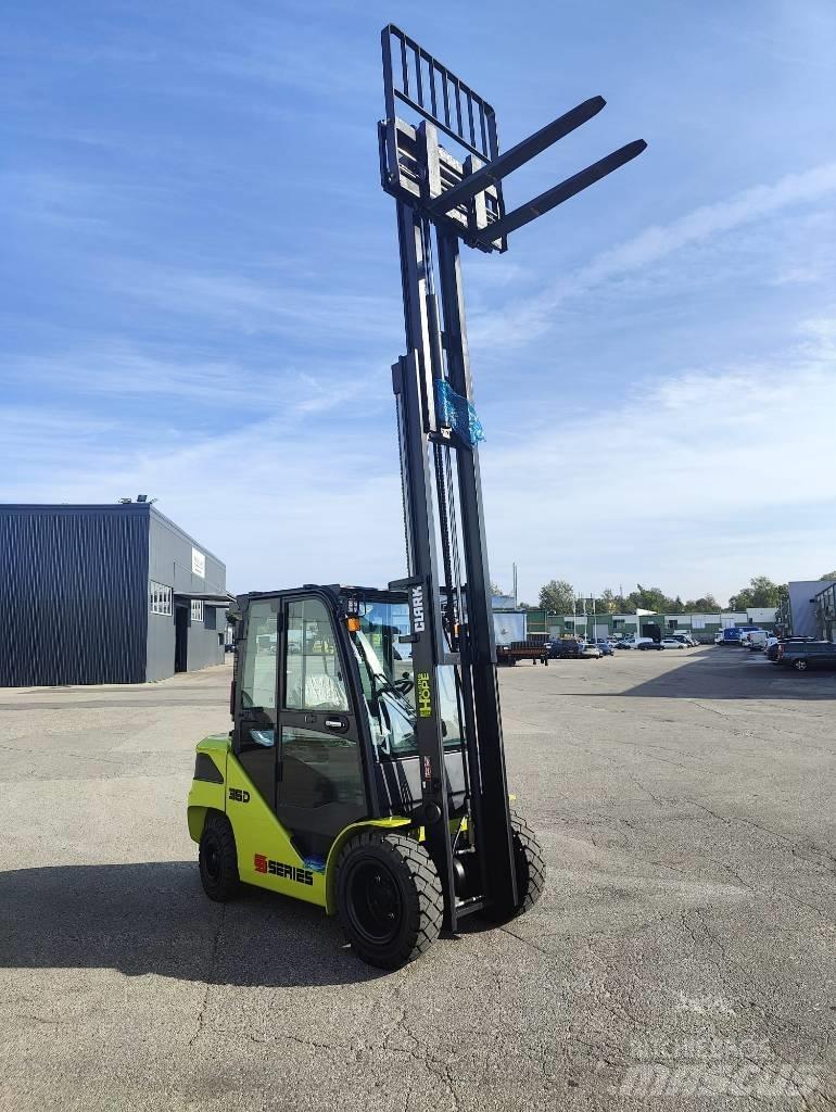 Clark S-35D Diesel Forklifts