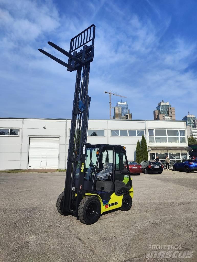 Clark S-35D Diesel Forklifts