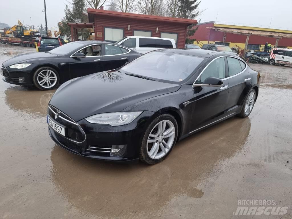 Tesla Model S P85D Automobiles / SUVS