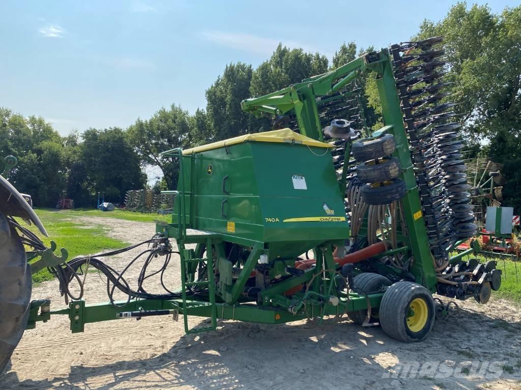 John Deere 740 A Farm Drills