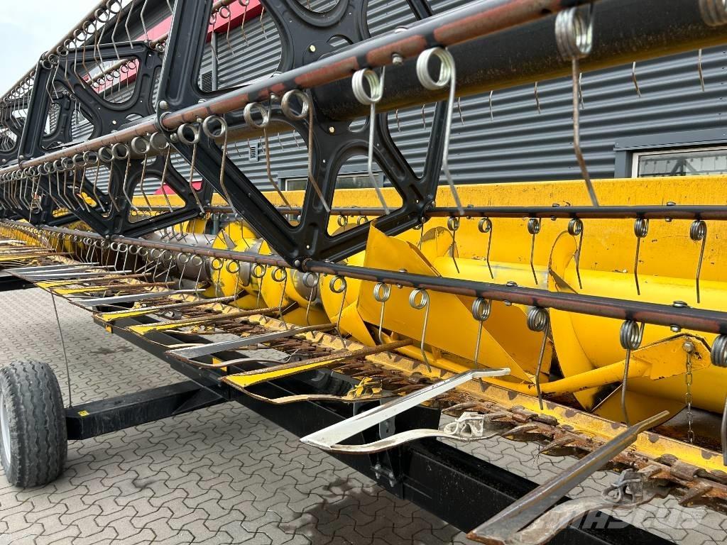 New Holland CR 9080 Combine Harvesters