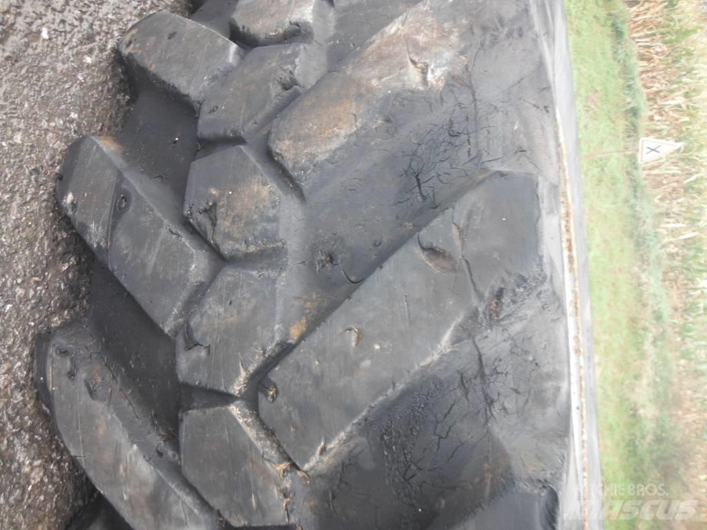 Michelin 15R22.5 Tires, wheels and rims