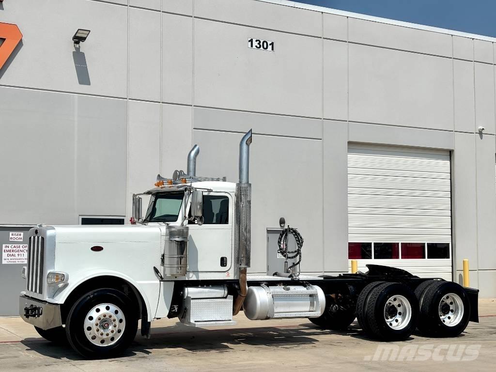 Peterbilt 389 Conventional Trucks / Tractor Trucks