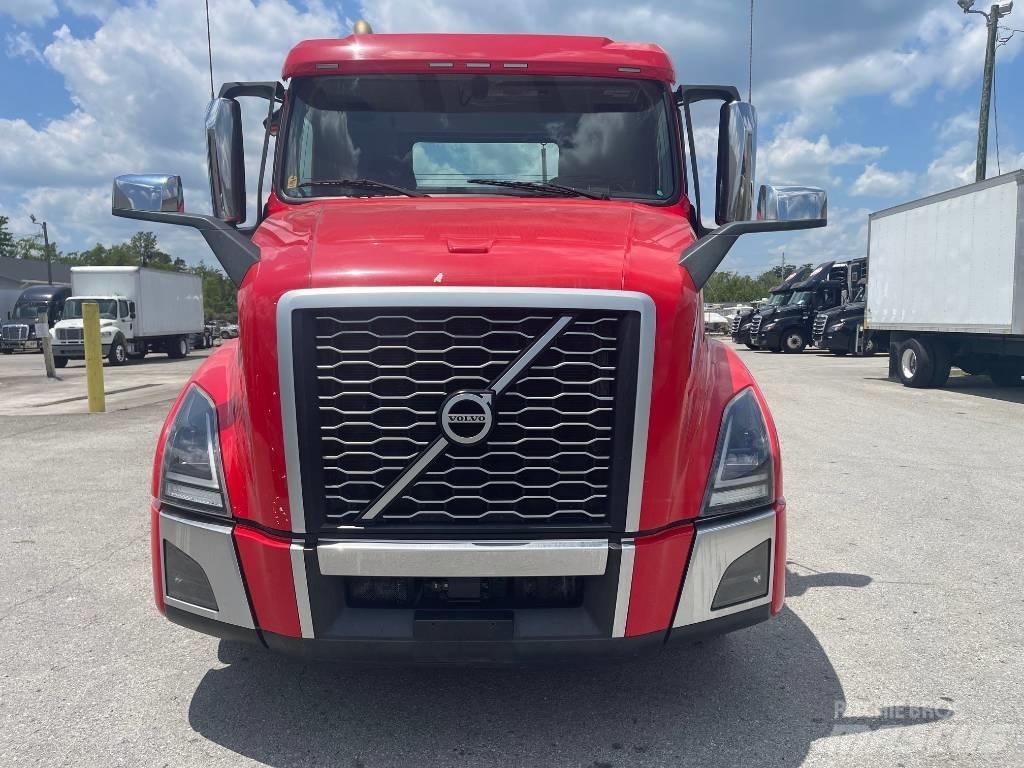 Volvo VNL64T300 Conventional Trucks / Tractor Trucks