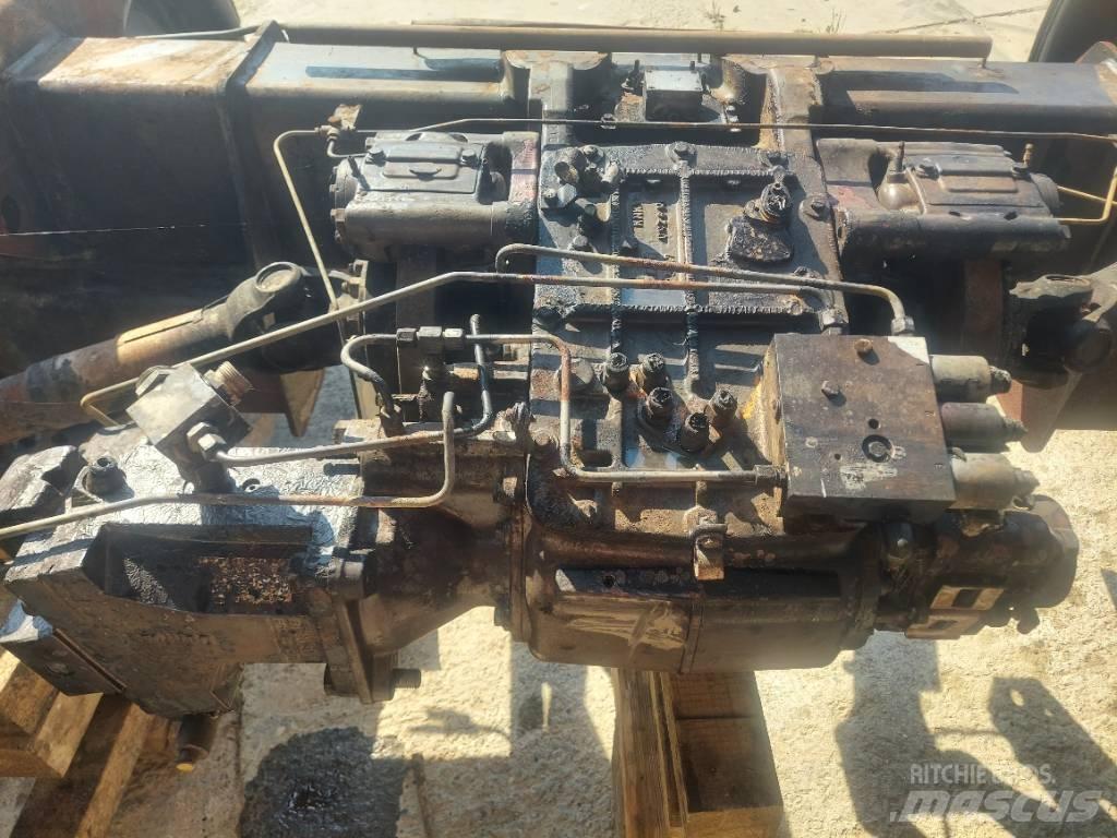 CLAAS Lexion 670 Combine Attachments