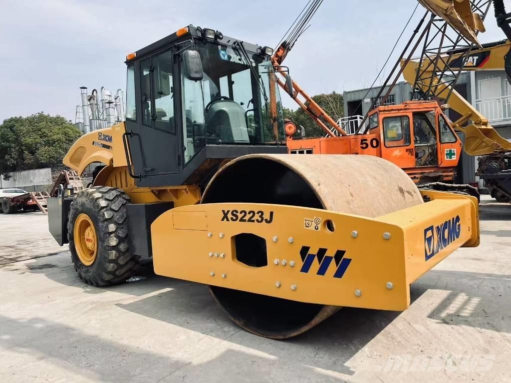 XCMG XS223J Single drum rollers