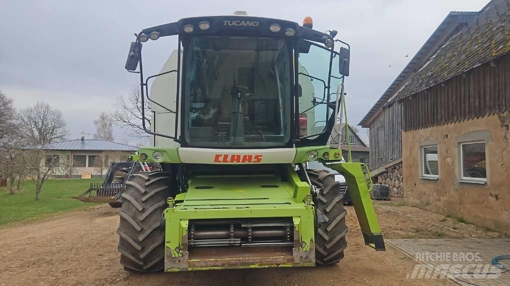 CLAAS Tucano 440 Combine Harvesters