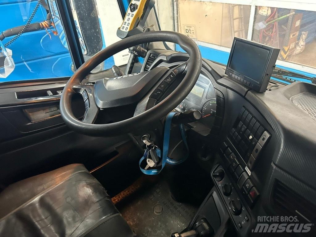 Iveco Trakker 450 Skip loader trucks