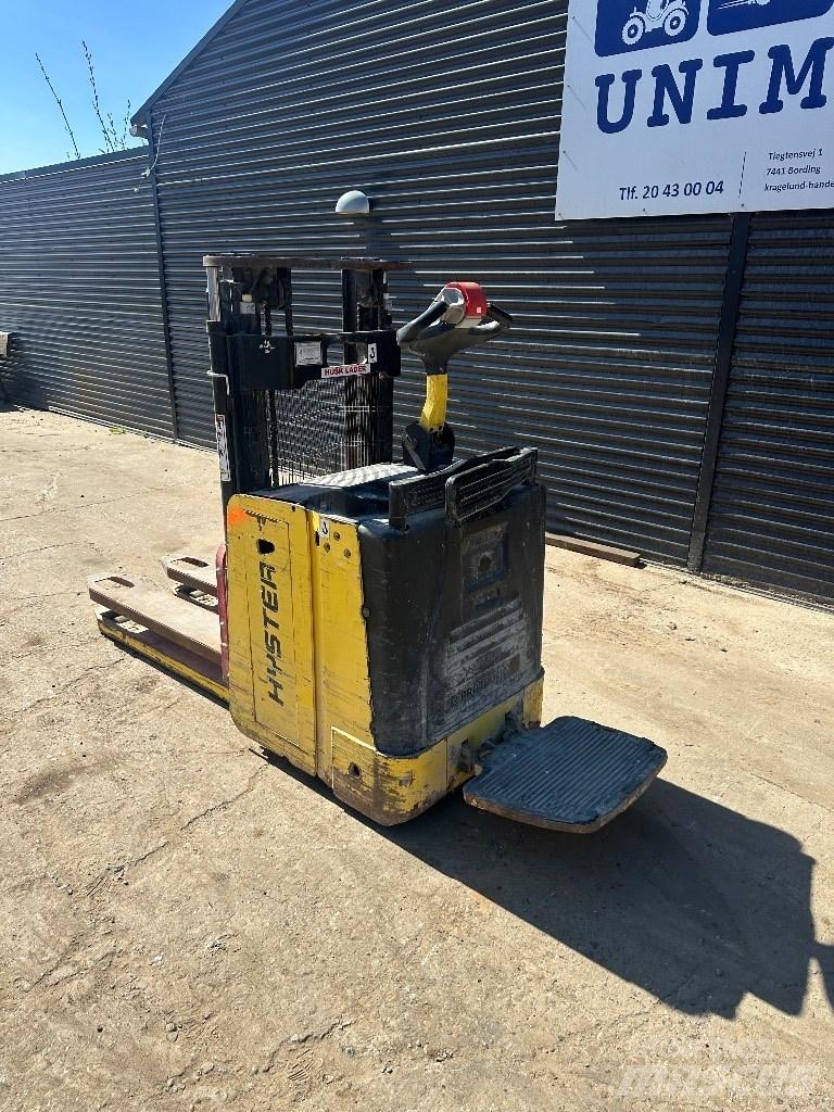 Hyster P 2.0 Self Propelled Stackers